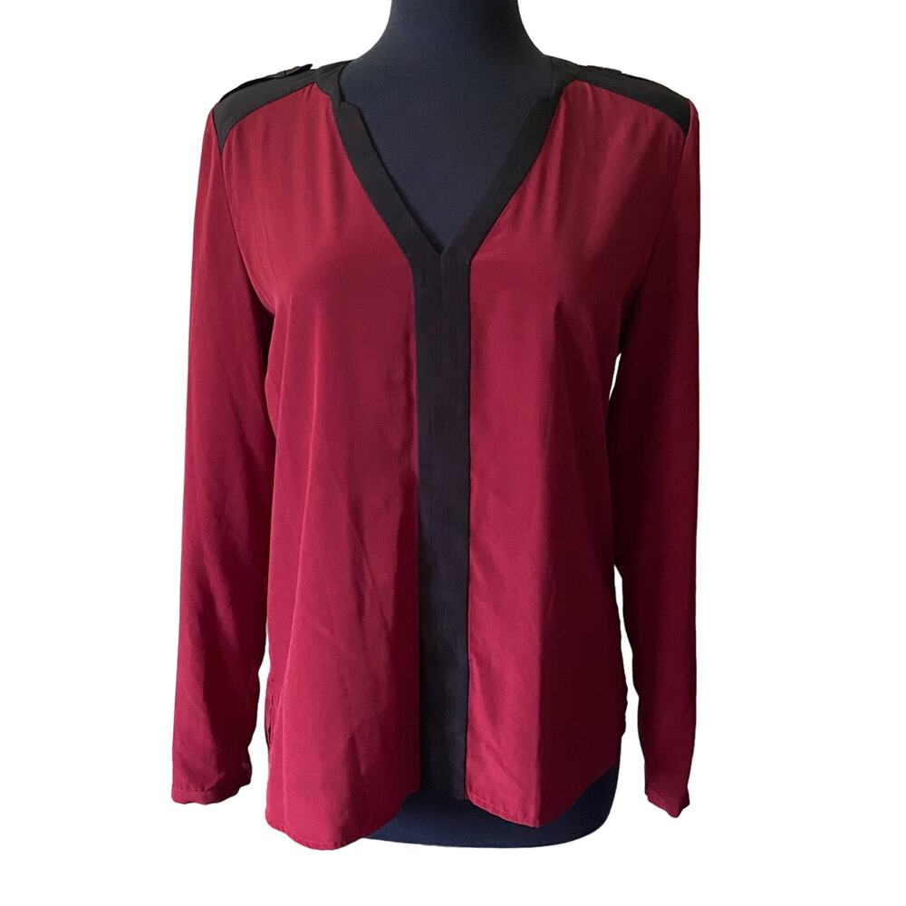 Vince Camuto Women's Burgundy Black Trim V-Neck Blouse Size Small